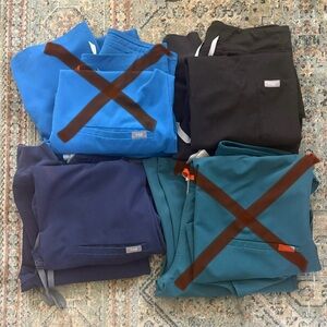 Figs Scrub Set in navy & black